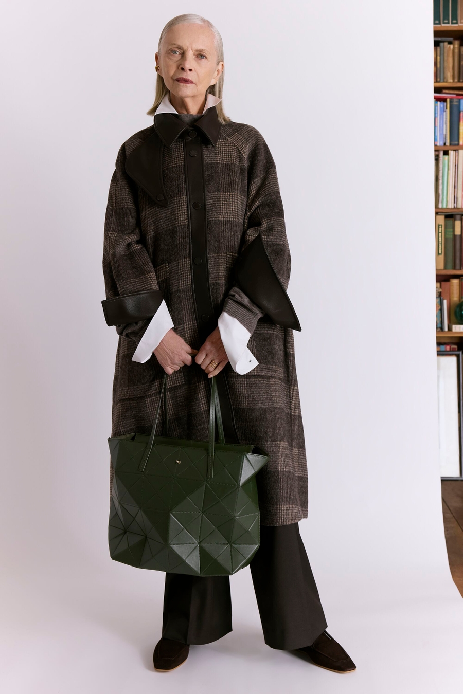 ORIGAMI ZIPPED SHOULDER BAG