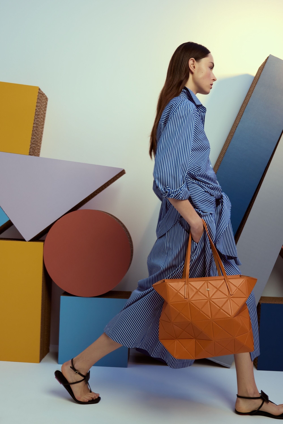 ORIGAMI ZIPPED SHOULDER BAG