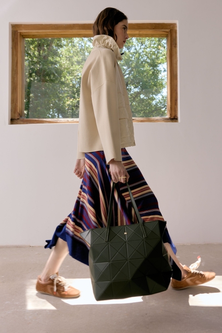 ORIGAMI ZIPPED SHOULDER BAG