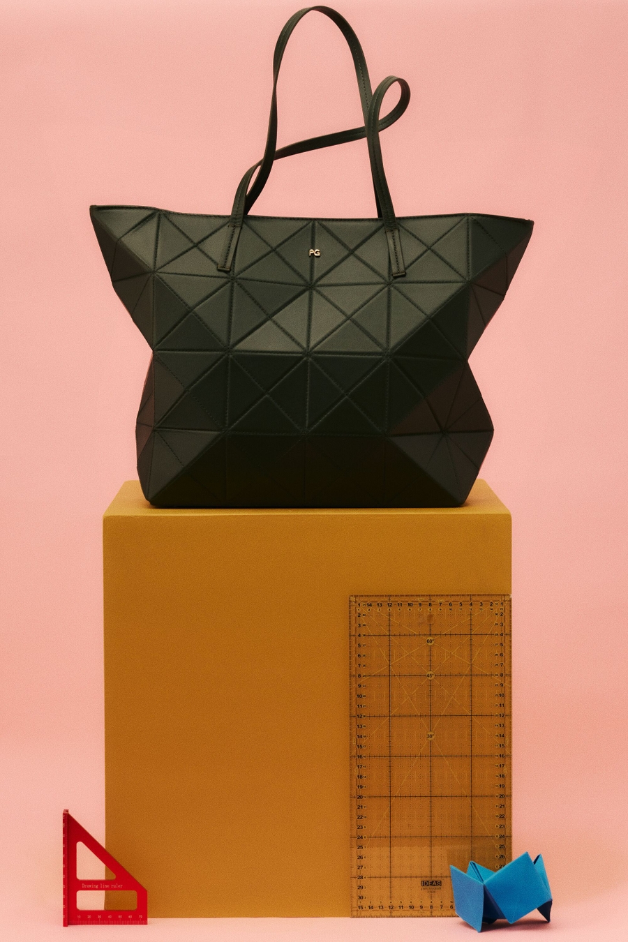 ORIGAMI ZIPPED SHOULDER BAG