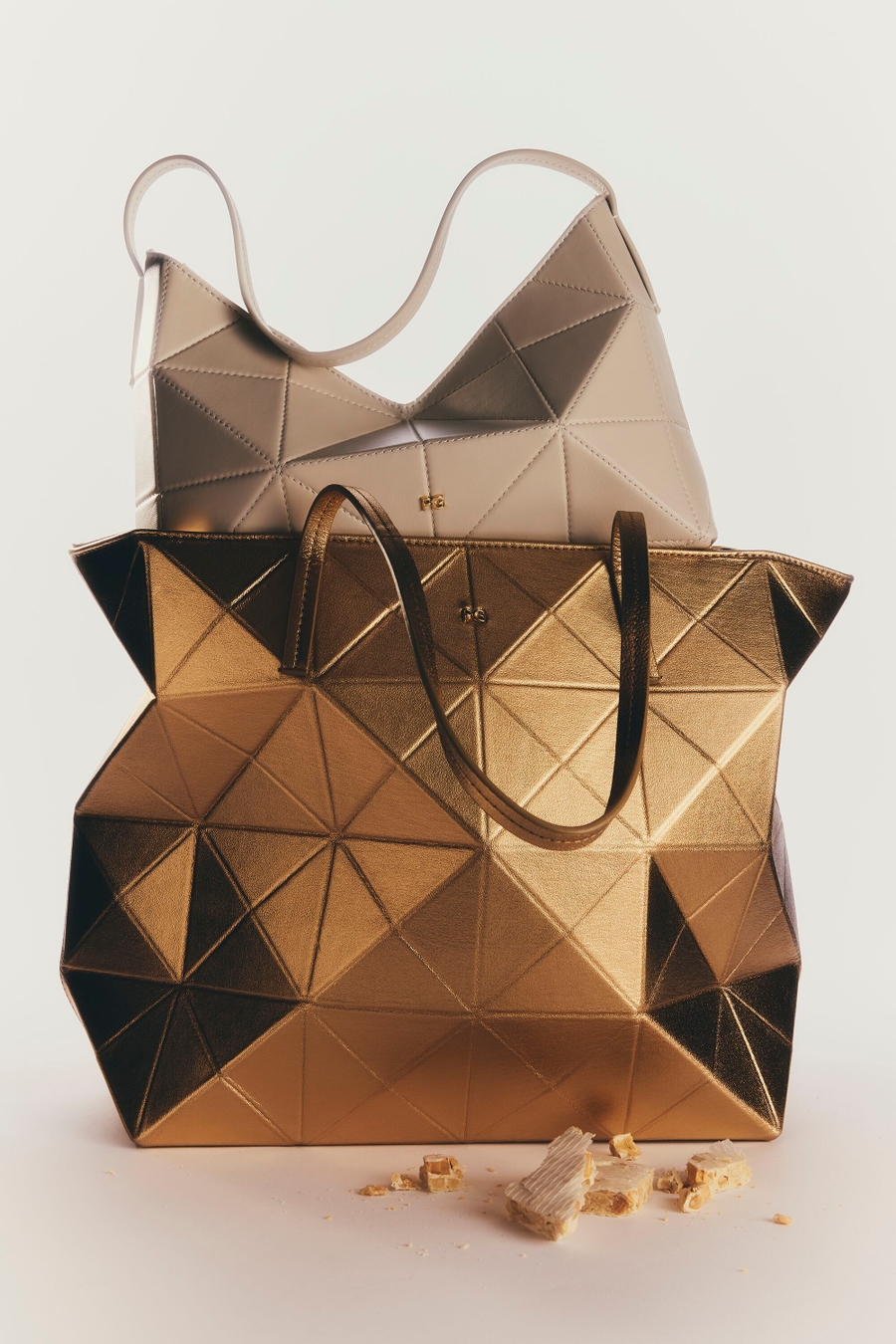 ORIGAMI ZIPPED SHOULDER BAG