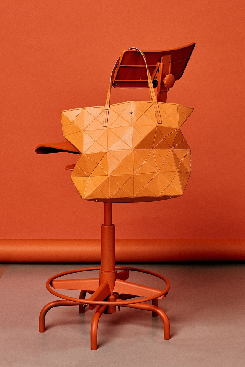 ORIGAMI ZIPPED SHOULDER BAG