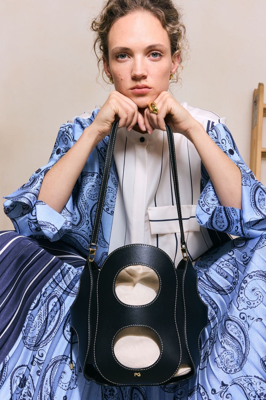 OCHO BUCKET BAG