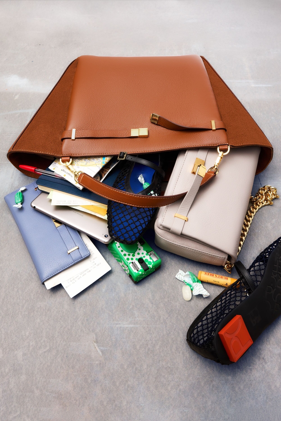LA GRAN MANZANA SHOULDER BAG