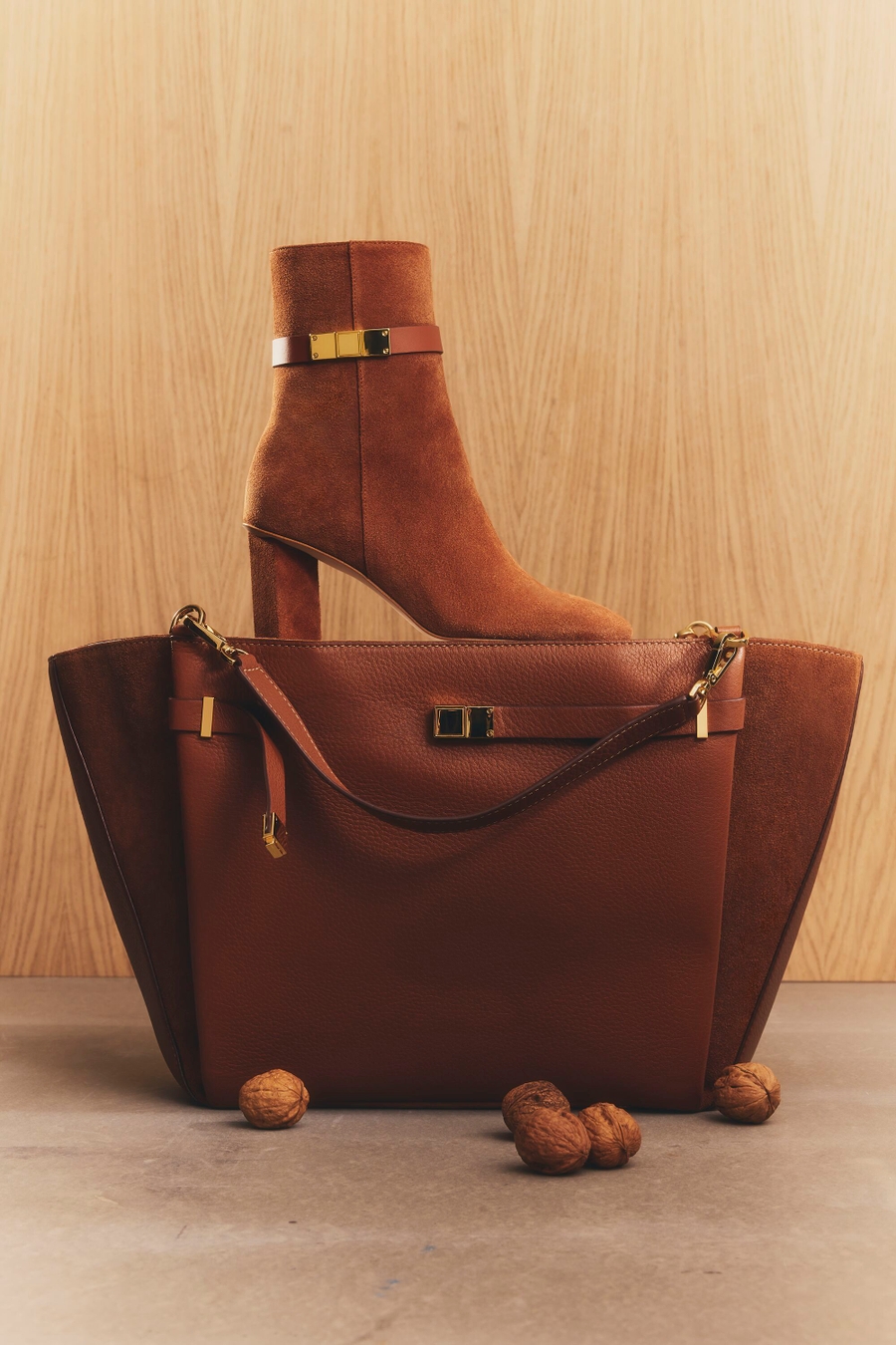 LA GRAN MANZANA SHOULDER BAG