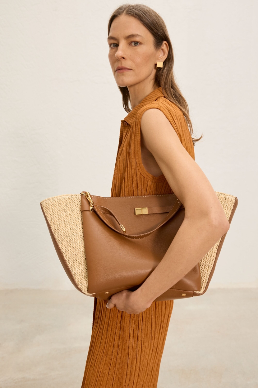 LA GRAN MANZANA SHOULDER BAG