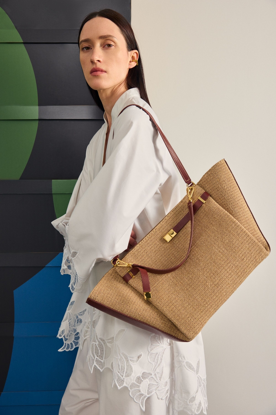 LA GRAN MANZANA SHOULDER BAG