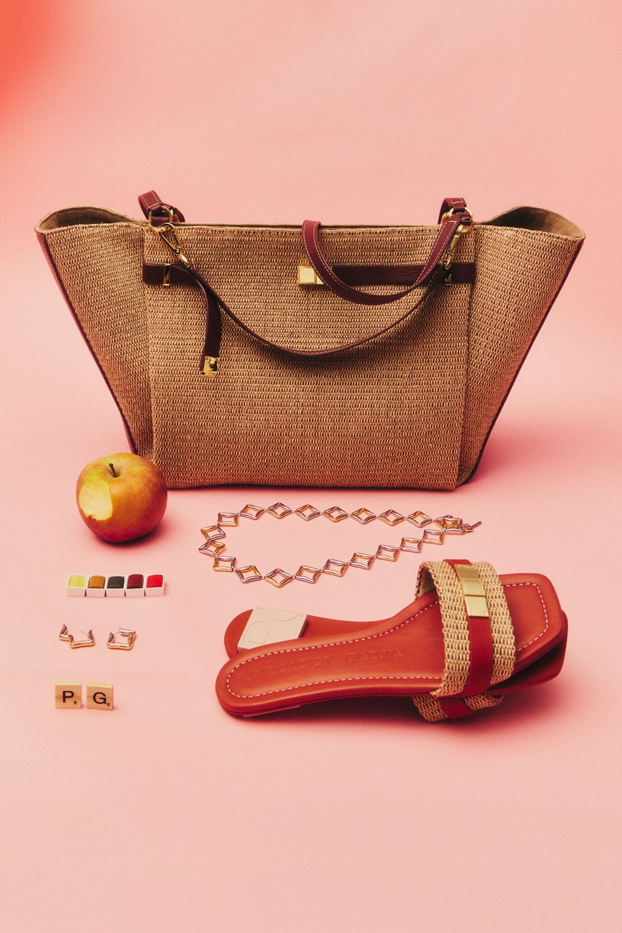 LA GRAN MANZANA SHOULDER BAG