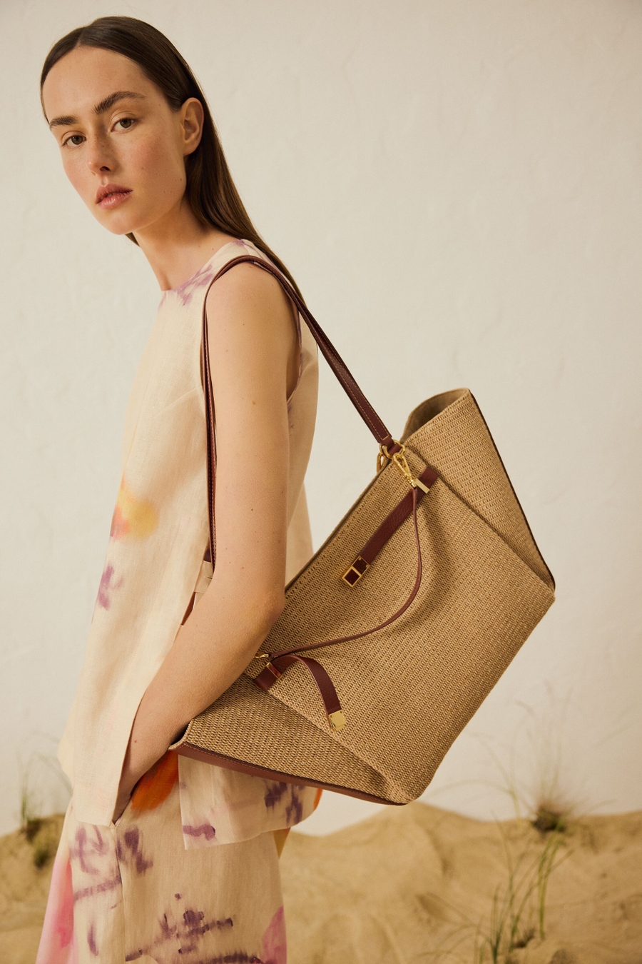 LA GRAN MANZANA SHOULDER BAG