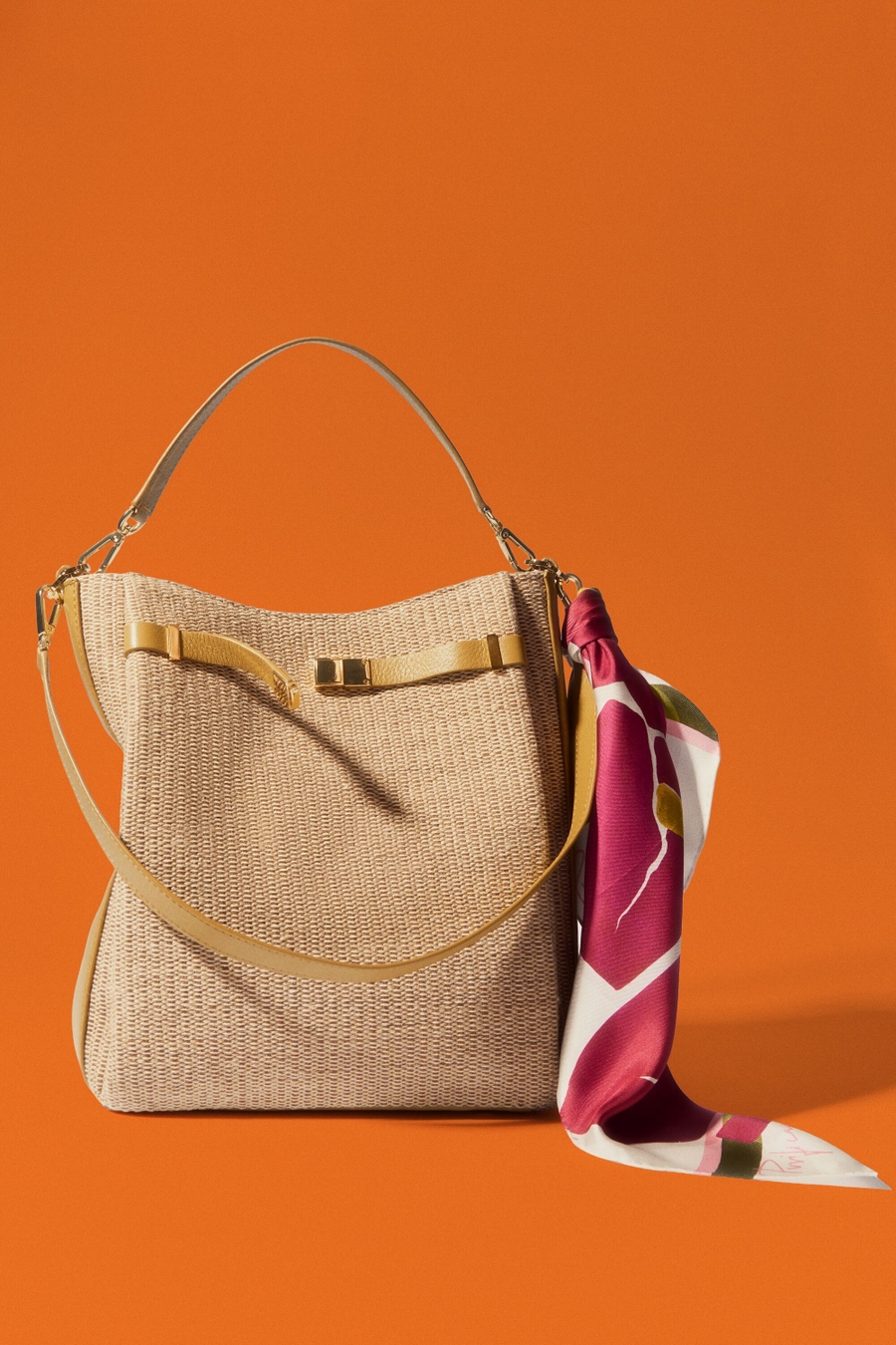 LA GRAN MANZANA SHOULDER BAG