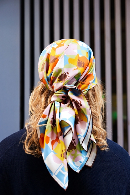 Gambito 90 silk scarf