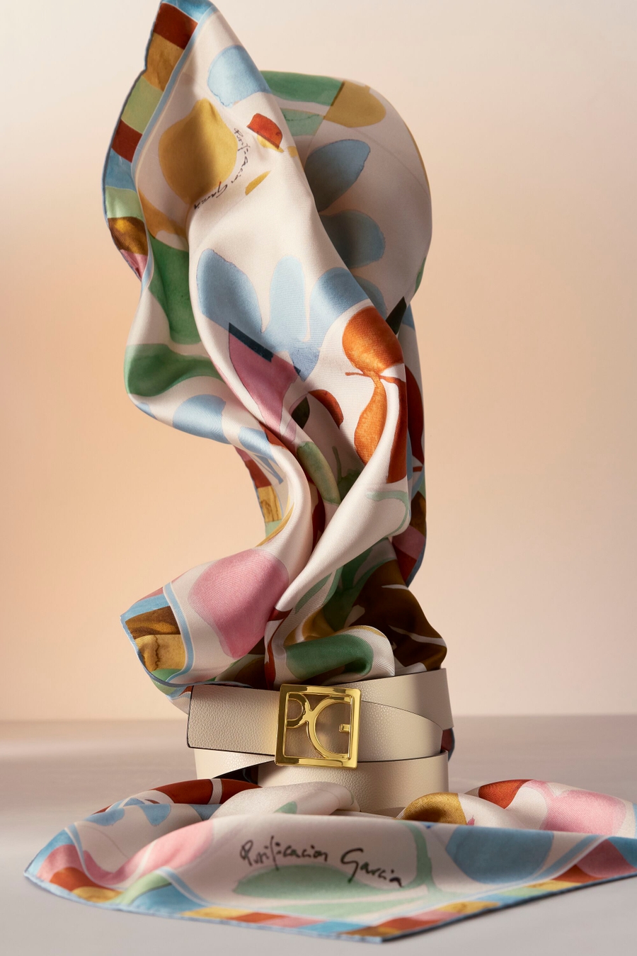 HOJAS AL CUBO 90 SILK SCARF